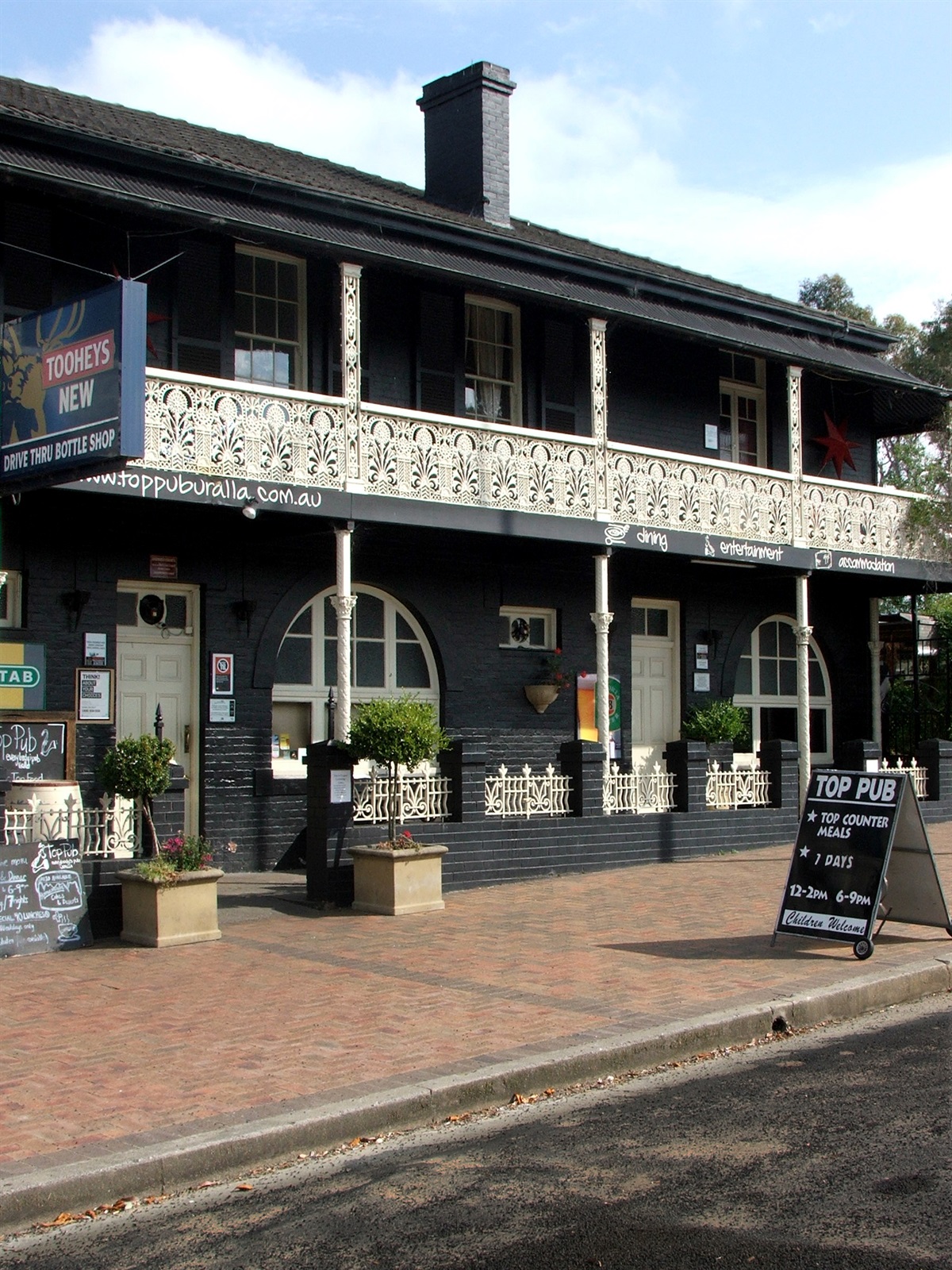 The Top Pub Uralla Visitor Information Centre